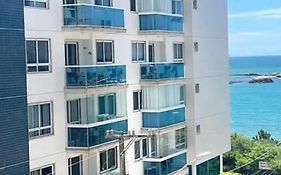 Apartamento peracanga com vista para o mar